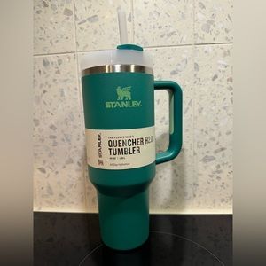 Stanley Green 40 Oz Tumblr. 💚